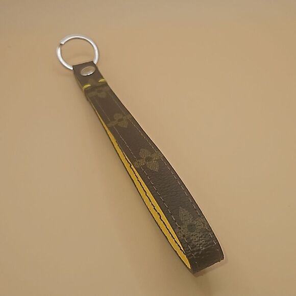 Upcycled Original Strap LV Key chain CLASSIC - Picture 1 of 4